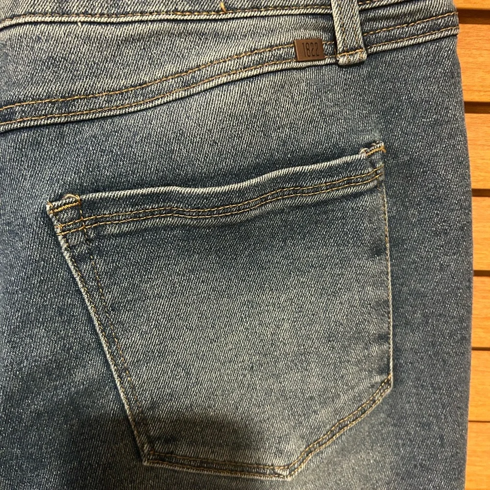 NWOT 1822 Denim Women’s Mid-Blue Cropped Straight Jeans with Frayed Hem size 14 - Picture 4 of 7